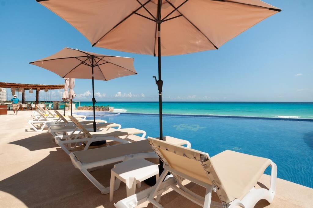 *Turquoise Escape- Beachfront Studio By Casa Paraiso* Cancún Kültér fotó
